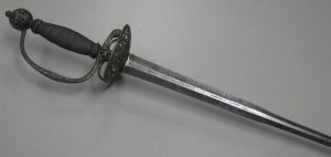 Трехгранная шпага